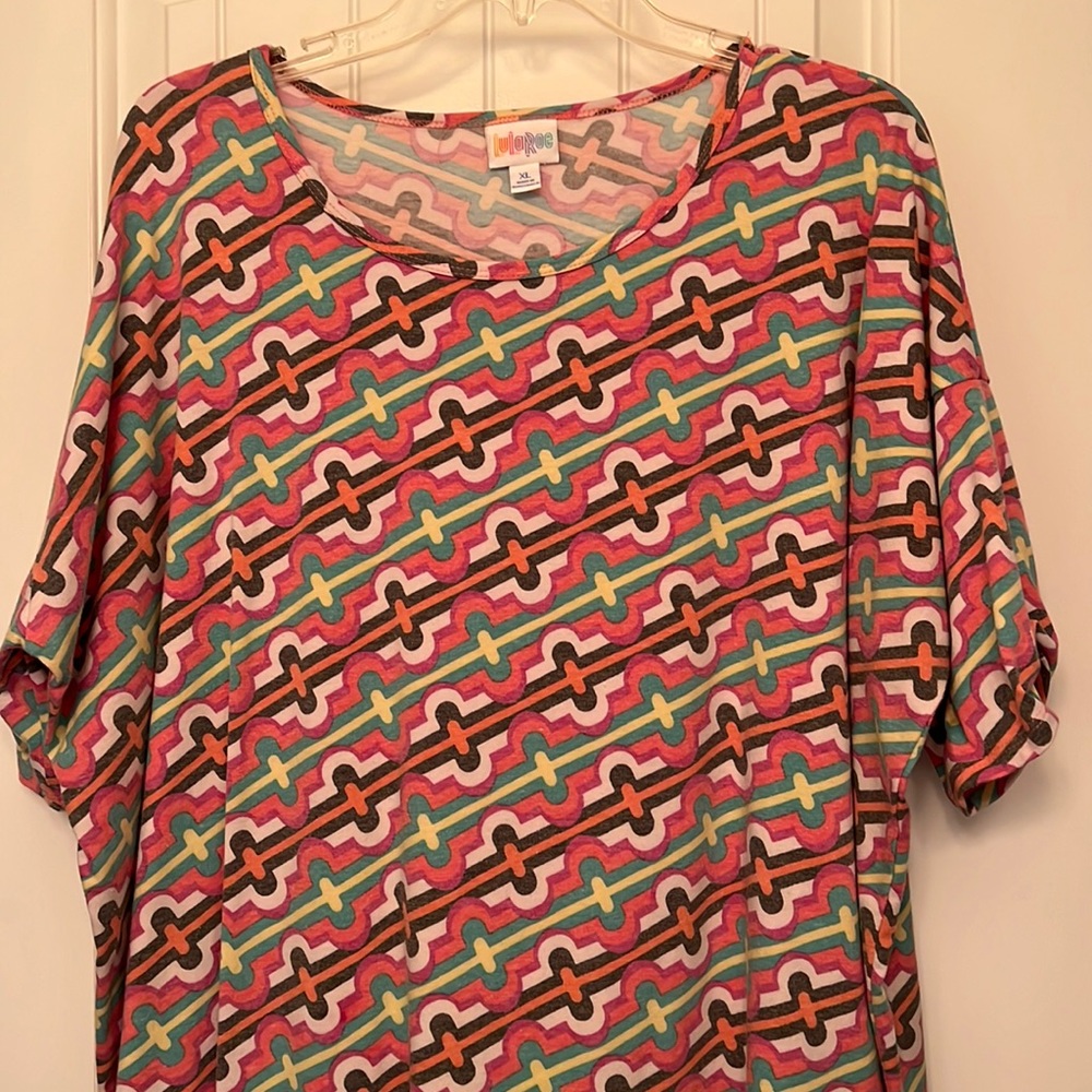 LulaRoe XL top, muted colors.